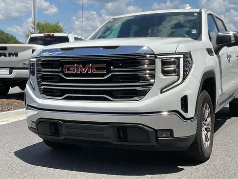 Used 2024 GMC Sierra 1500 SLT AWD/4WD image 9