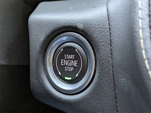 Used 2024 Chevrolet Suburban Premier image 33