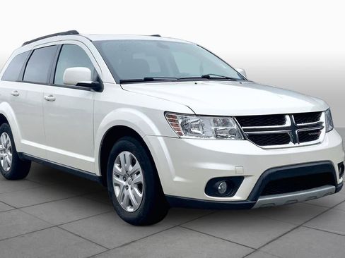Used 2019 Dodge Journey SE w/ Connectivity Group FWD image 3