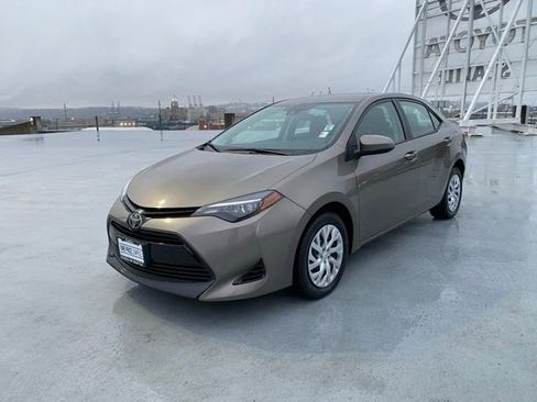 Used 2019 Toyota Corolla LE image 4