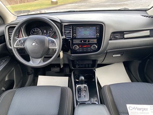 Used 2019 Mitsubishi Outlander ES image 17