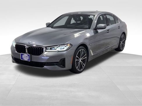 Used 2023 BMW 530e xDrive w/ Premium Package image 17