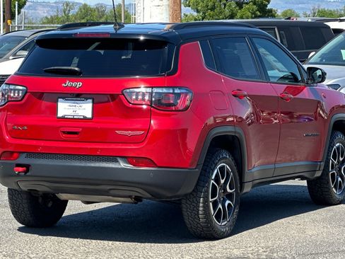 Used 2025 Jeep Compass Trailhawk AWD/4WD image 4