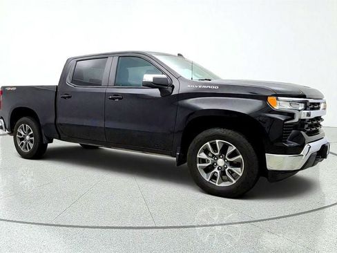 Used 2022 Chevrolet Silverado 1500 LT AWD/4WD image 3