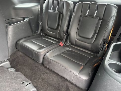 Used 2018 Ford Explorer XLT w/ Equipment Group 202A image 15