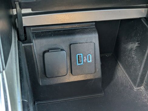 Used 2020 Ford Explorer Platinum w/ Premium Technology Package image 29