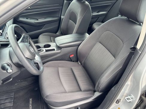 Used 2025 Nissan Altima 2.5 SV FWD image 36