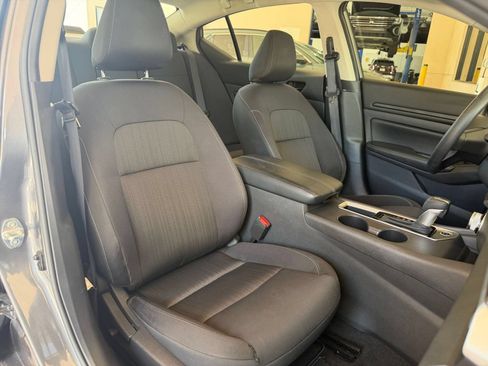 Used 2025 Nissan Altima 2.5 SV FWD image 31