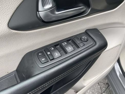 Used 2022 Chrysler Pacifica Touring-L FWD image 20