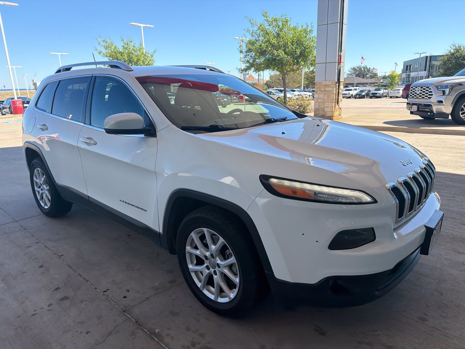 Used 2016 Jeep Cherokee Latitude w/ Safety/Convenience Group FWD image 25