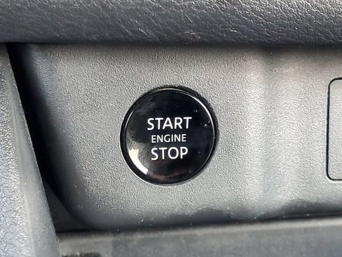 Used 2025 Nissan Rogue SV AWD/4WD image 18