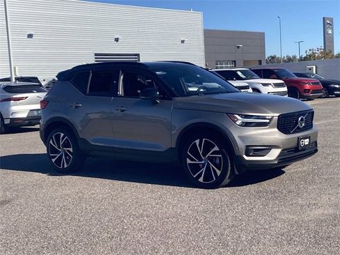 Used 2022 Volvo XC40 T5 R-Design w/ Advanced Package image 4