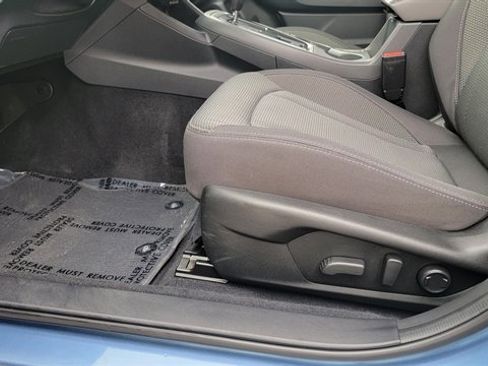 Used 2024 Subaru Crosstrek 2.0i Premium image 19