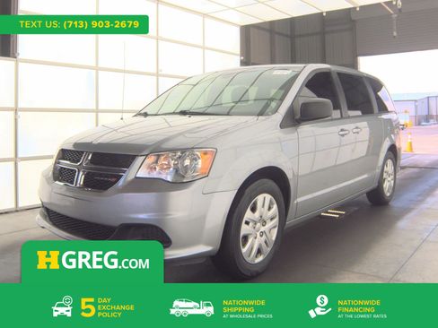 Used 2018 Dodge Grand Caravan SE FWD image 1