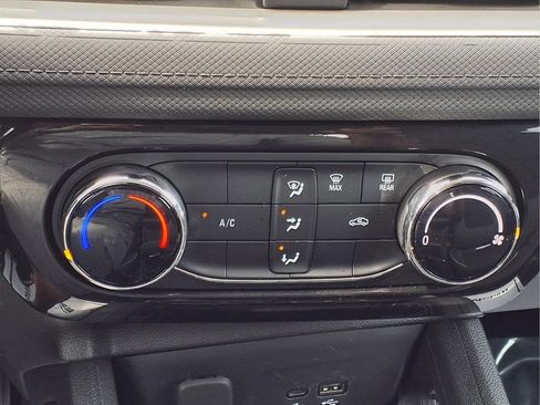 Used 2025 Chevrolet TrailBlazer LT FWD image 12