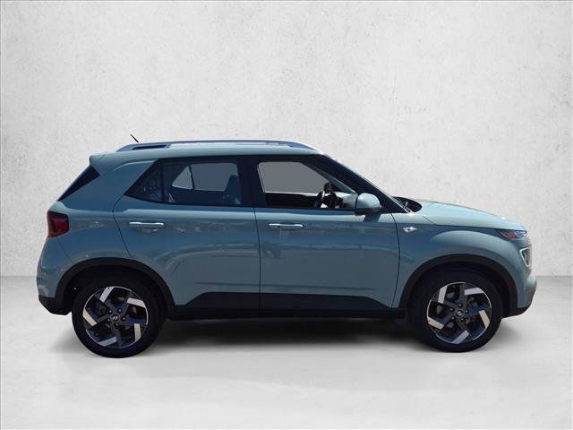 Used 2025 Hyundai Venue Limited FWD image 4