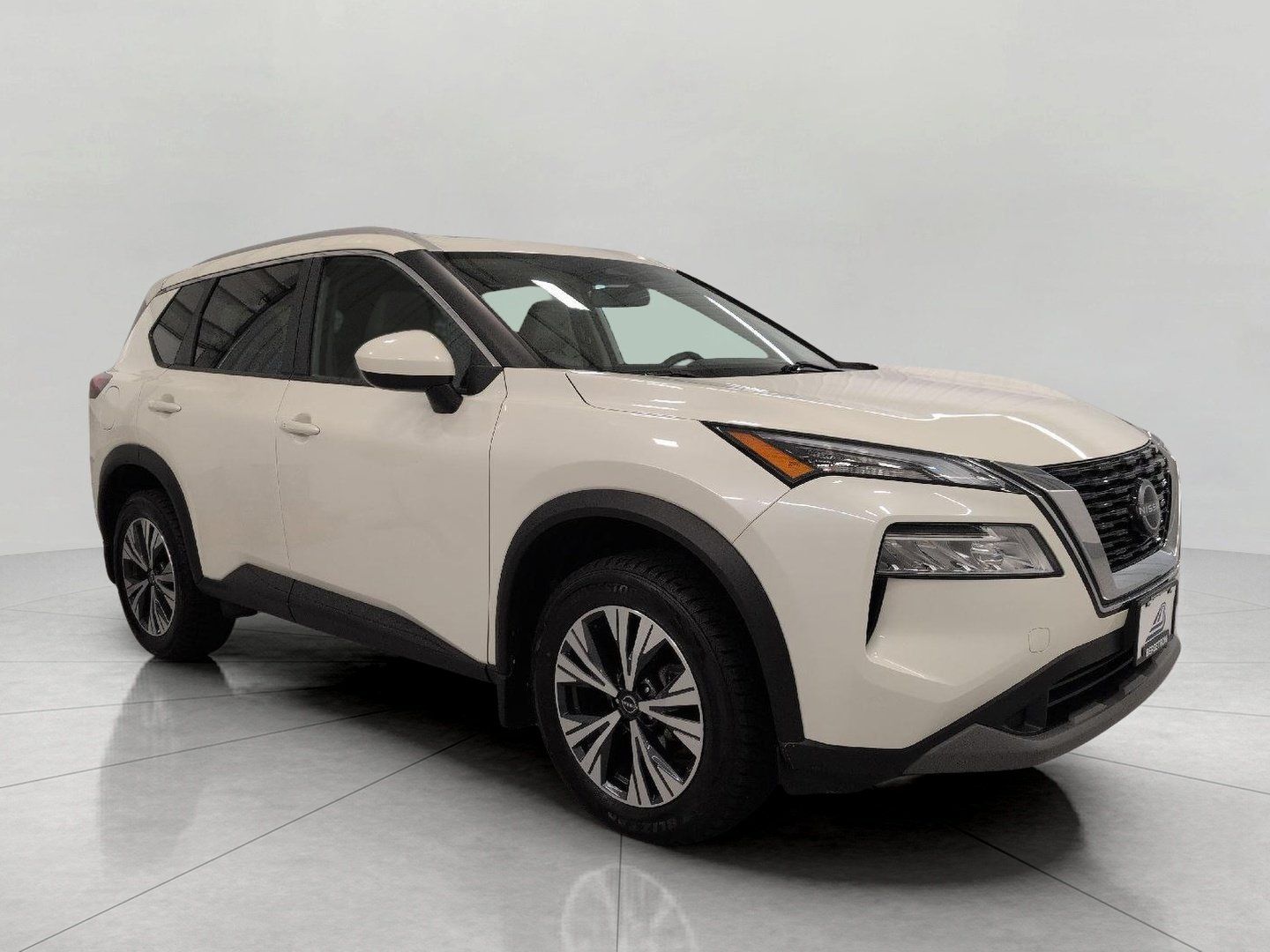 Used 2023 Nissan Rogue SV w/ SV Premium B Package AWD/4WD image 1