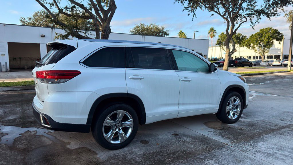 Used 2019 Toyota Highlander Limited FWD image 11