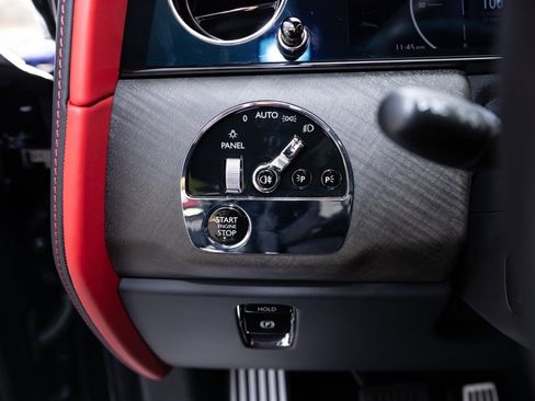 New 2025 Rolls-Royce Cullinan image 28