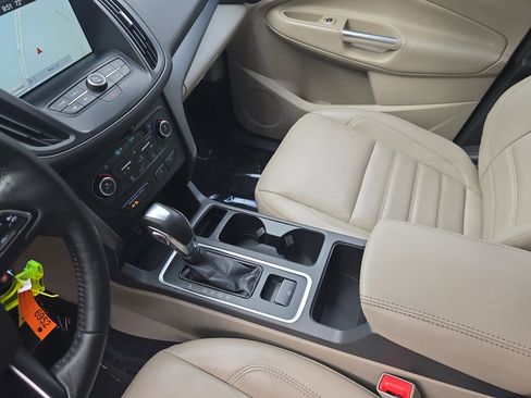 Used 2018 Ford Escape SEL image 27