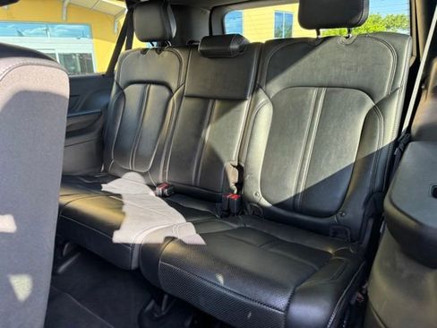 Used 2024 Jeep Wagoneer L Series II RWD image 10