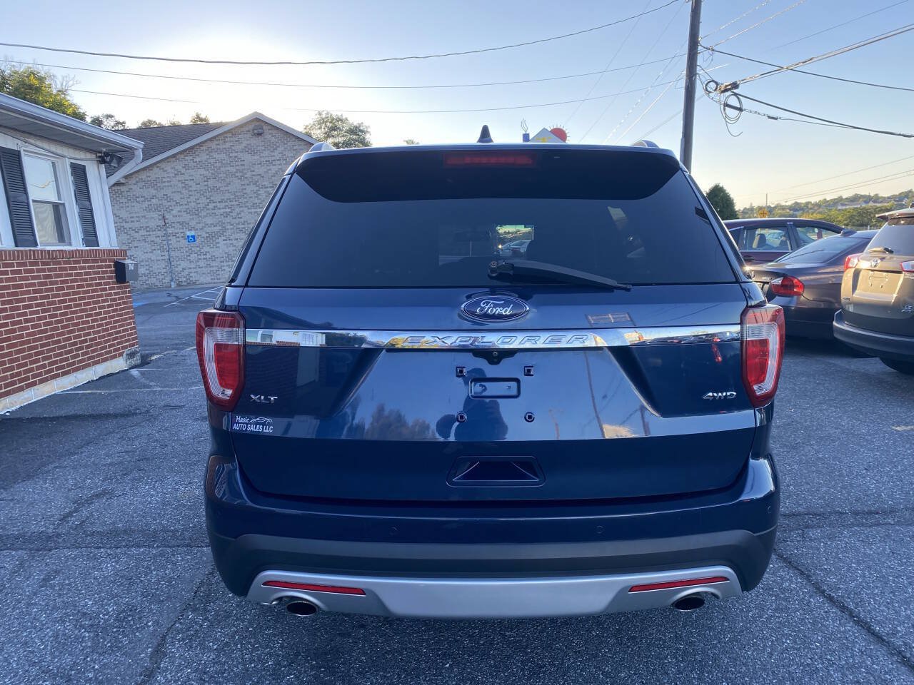 Used 2016 Ford Explorer XLT w/ Equipment Group 202A AWD/4WD image 6