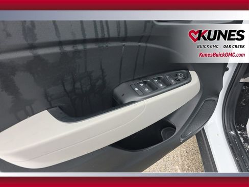 Used 2023 Hyundai Venue SEL image 8