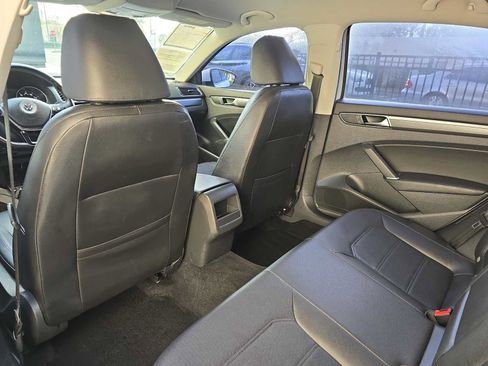 Used 2017 Volkswagen Passat 1.8T R-Line image 11