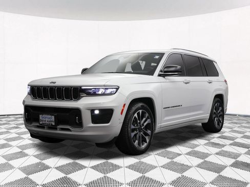 Used 2021 Jeep Grand Cherokee L Overland w/ Luxury Tech Group IV AWD/4WD image 42