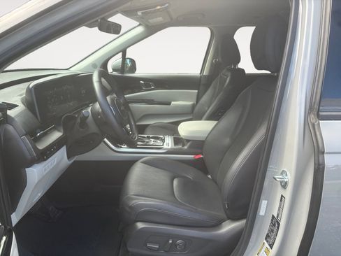 Used 2023 Kia Carnival SX image 9