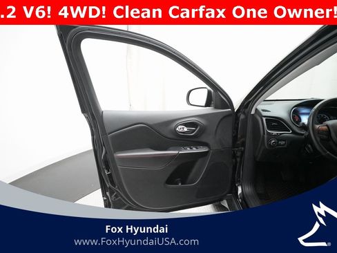 Used 2019 Jeep Cherokee Trailhawk w/ Cold Weather Group image 26