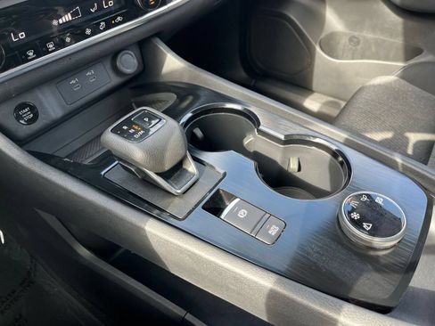 Used 2025 Nissan Rogue SV AWD/4WD image 43