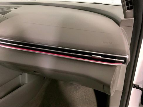 Used 2025 Hyundai Elantra SEL FWD image 16