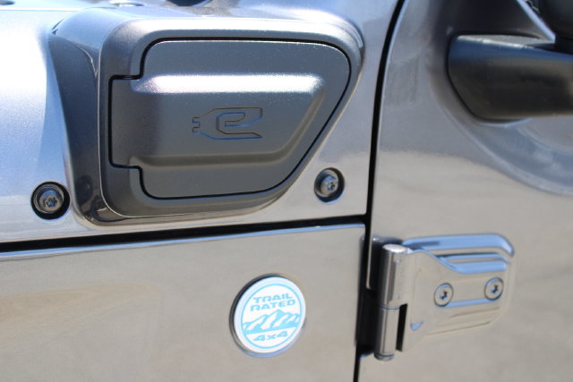 Used 2023 Jeep Wrangler Unlimited Sahara w/ Cold Weather Group AWD/4WD image 8