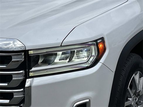 Used 2022 GMC Acadia SLT w/ Technology Package image 9