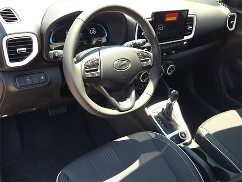 New 2025 Hyundai Venue Limited image 15