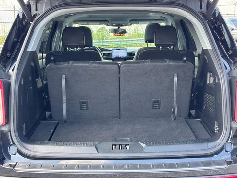 Used 2022 Ford Explorer XLT w/ Equipment Group 202A AWD/4WD image 11