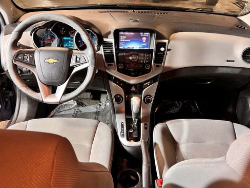 Used 2014 Chevrolet Cruze LT w/ Technology Package FWD image 17