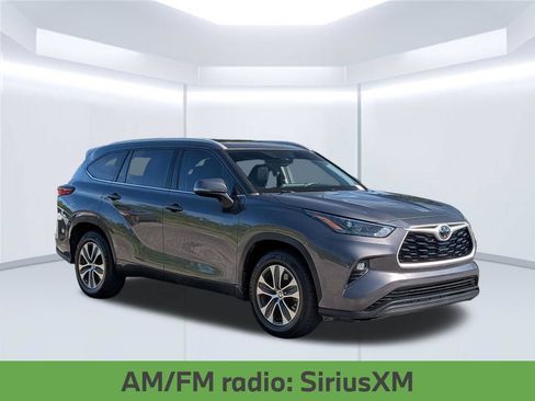 Used 2022 Toyota Highlander XLE FWD image 10