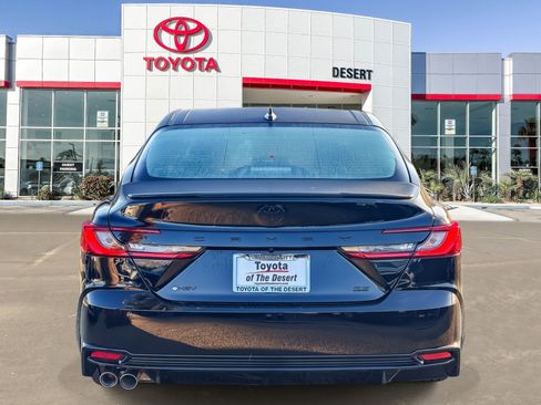 New 2026 Toyota Camry Hybrid FWD image 6