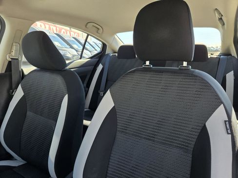 Used 2022 Nissan Versa SV image 23