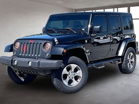 Used 2016 Jeep Wrangler Unlimited Sahara w/ Connectivity Group AWD/4WD image 3