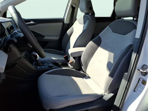 Used 2023 Volkswagen Taos SE image 14