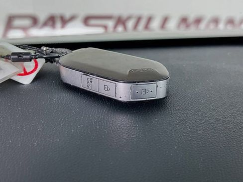 Used 2024 Kia Sorento S image 12