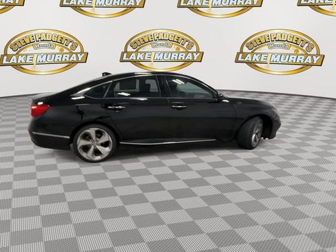 Used 2018 Honda Accord Touring image 3