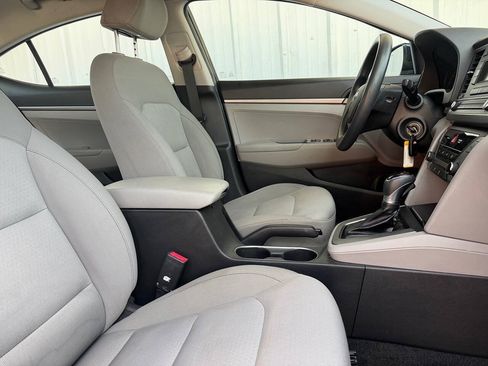 Used 2018 Hyundai Elantra SE FWD image 19