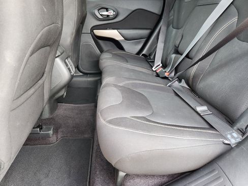 Used 2017 Jeep Cherokee Latitude w/ Safety/Convenience Group image 10