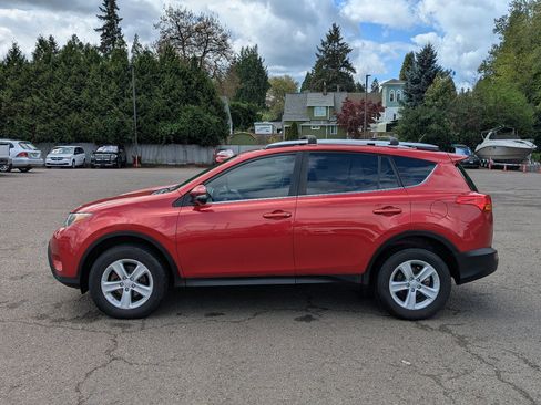 Used 2013 Toyota RAV4 XLE image 2