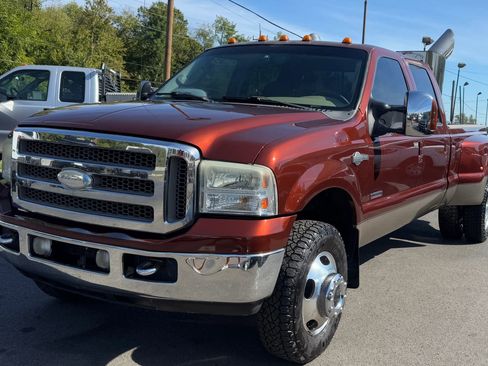 Used 2007 Ford F350 Lariat image 2