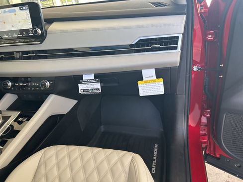 New 2025 Mitsubishi Outlander SEL image 24